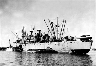 Premier navire Liberty dans le port de Cherbourg, été 1944