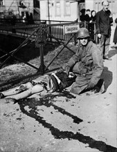 Enfant allemand tombé sous le feu nazi à Muhlhausen (Allemagne) 5 avril 1945