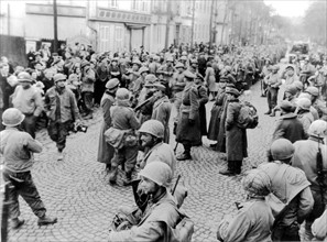 German prisoners  are collected in Metz, November 22, 1944
