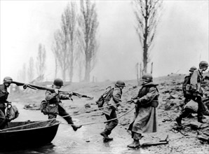 American soldiers cross the Rhine river, March 26, 1945