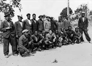 Résistant français avec anciennes troupes sénégalaises en France, été 1944