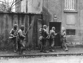 Fantassins américains à  Metz, 19 novembre 1944