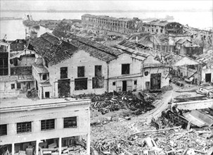 Vue du front de mer dévasté à Naples
(6 octobre 1943)