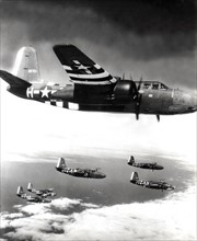 Bombardiers américains en route pour un raid aérien
(Juillet 1944)