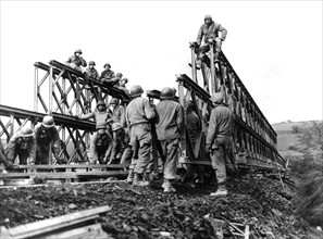 American combat engineers build bridge over Ourcq river, 1945