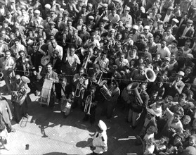 Les Siciliens accueillent avec enthousiasme la nouvelle de l'armistice
(13 septembre 1943)