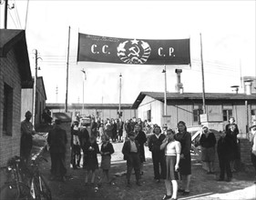 Civils russes se préparant à retourner dans leurs foyers.
(Luxembourg, automne 1944)