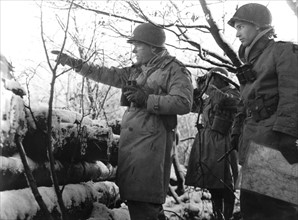 Officiers américains près de Duren
(Décembre 1944)