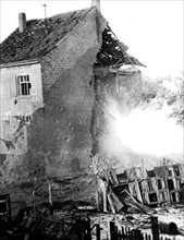 Explosion d'obus au phosphore à Saarlautern
(Automne 1944)
