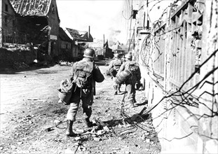 Soldats de la VIIe armée U.S. à Haguenau
(Février 1945)