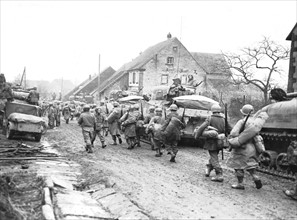 American troops move to the front in Lohr, November 1944