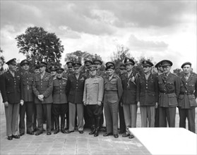 Maréchal soviétique en visite au SHAEF (Supreme Headquarters of Allied Expeditionary Force) à Francfort
(10 juin 1945)