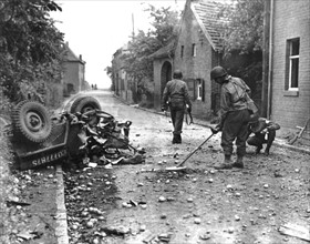 Mine in German village kills three U.S. soldiers, Autumn 1944