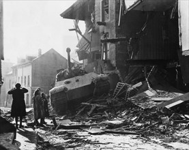 Belgian civilians examine knocked out German tank  in Stavelot (January 1945)
