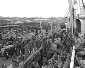 Repatriated French prisoners of War arrive at le Havre harbor, September 9, 1945