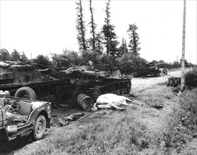 Route reliant Carentan à Periers, après la contre-attaque allemande. (13 juin 1944)