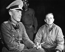Général allemand fait prisonnier dans la poche d'Argentan. (Août 1944)