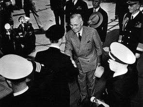Rencontre historique du roi Georges d'Angleterre et du Président américain Truman. (2 août 1945)