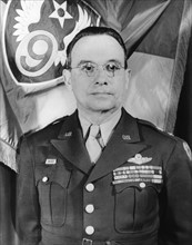Le général Lewis  H. Brereton, de l'U.S. Army, commandant de la 1re armée alliée aéroportée.
(1944)
