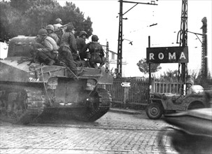 Americans troops in Rome (Italy) June 5, 1944.