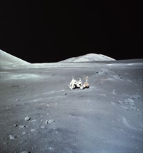 Activité extravéhiculaire avec le module lunaire sur la Lune. Mission Apollo 17. (12 décembre 1972)