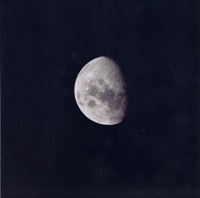 Vue de la Lune depuis le vaisseau Apollo 10.
(24 mai 1969)