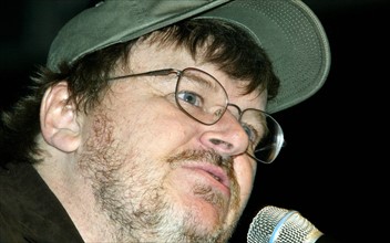 Der amerikanische Journalist und Dokumentarfilmer Michael Moore in der...