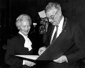 Gräfin Dönhoff erhält Düsseldorfer Heine-Preis