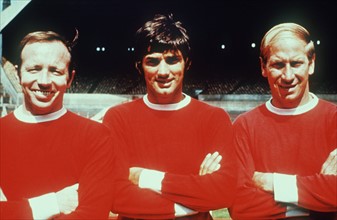 Drei Stars des englischen Fußballklubs Manchester United (v.l.): Mittelfeldspieler Nobby Stiles,