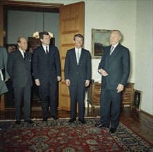 Kennedy-Brüder bei Adenauer 1962