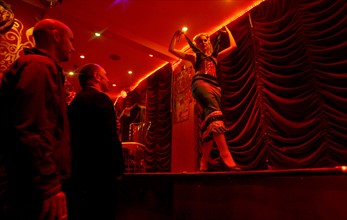 Die Burlesque-Tänzerin Julietta la Doll aus Berlin tanzt am Donnerstag (14...