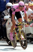 Der französische Radprofi Laurent Jalabert vom Once-Team ist am 5.7.1997 unterwegs beim Prolog der