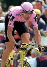 Der französische Radprofi Laurent Jalabert vom Once-Team ist am 5.7.1997 unterwegs beim Prolog der