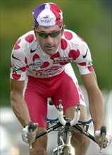 Der Bergkönig der 88. Tour de France, CSC-Tiscali-Fahrer Laurent Jalabert aus Frankreich, fährt am