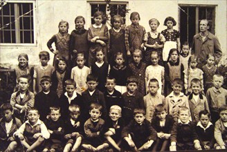 Ein Klassenfoto der dritten Klasse der Volksschule von Aschau am Inn...