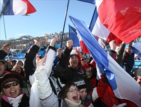 Olympia
20. Olympische Winterspiele 2006 Turin
Abfahrt Herren 12.02.2006
FRA Fans feiern die