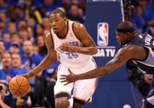 01 May 2011: Thunder forward Kevin Durant (35) runs with the ball past Memphis forward Zach