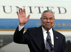 (dpa) - US Foreign Minister Colin Powell waves upon his arrival at Berlin airport, 22 May 2002.