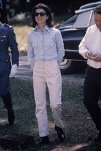 Jacqueline Kennedy Onassis ( Jackie O. ) in Paris (1976).