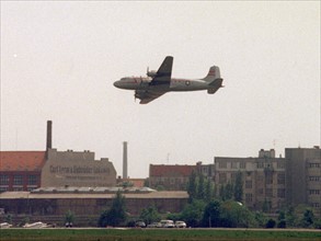 "Raisin Bomber" above the roofs of Berlin