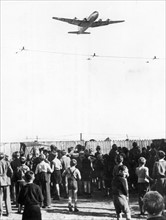 Airfield Berlin - raisin bomber