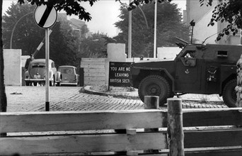 Barricaded checkpoint Sandkrugbrücke in Berlin