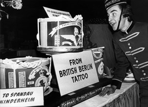 Cakes of British Berlin Tattoo are donated to children's homes