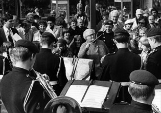 Female pensioner from Berlin conducts British military band