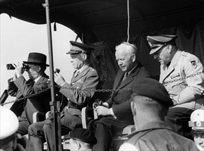 Head of state Lübke at manoeuvre of British troops in Germany