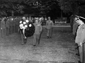 French officers lay down wreath