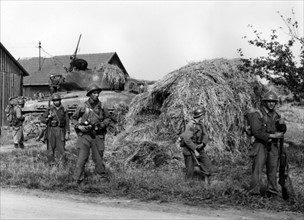 Post-war period: French soldiers during manoeuvre in Germany
