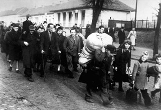 Soviet zone refugees march to Bon 1949