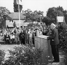 Berlin - laying of foundation stone of Marienfelde Refugee Center 1952