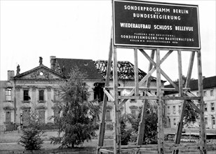 Berlin - ruin of Schloss Bellevue 1954